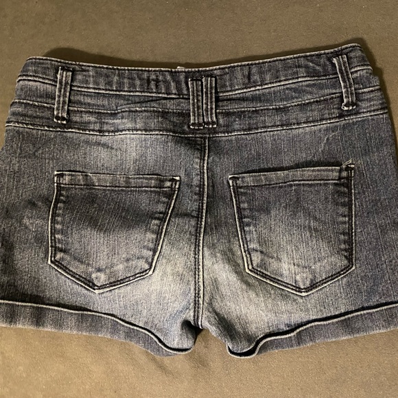 Tinseltown Jean Short - Picture 3 of 7